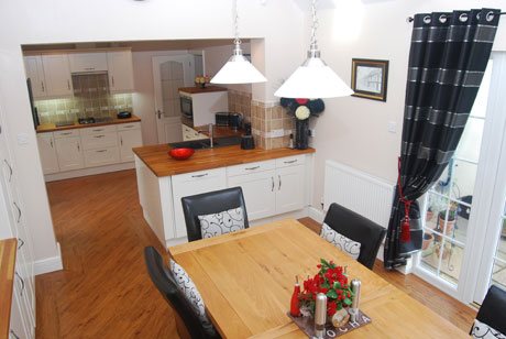 Cream shaker kitchen with dining area