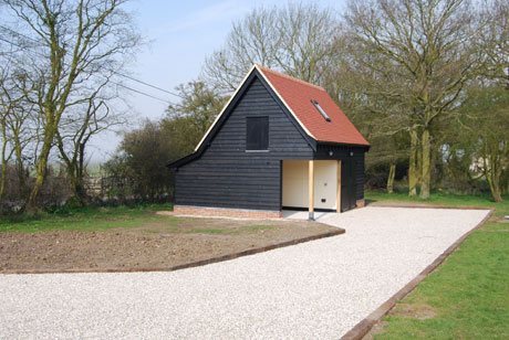 Oak cart lodge with side stores