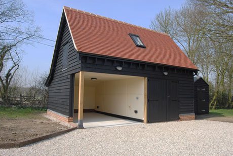 Oak cart lodge with parking bays